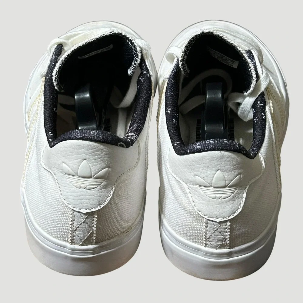 Adidas Seeley Mens White Canvas Paisley Skate Shoes F37719 Low Top Sneakers 8.5